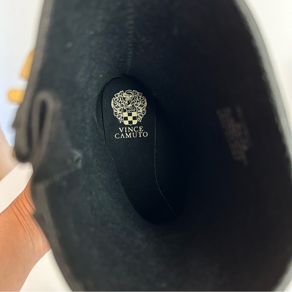 NWOT Vince Camuto Women’s 8m Black Rubber Boots Mid Calf Gold Hardware - Picture 10 of 12